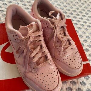 Nike Women's Pink Sneakers